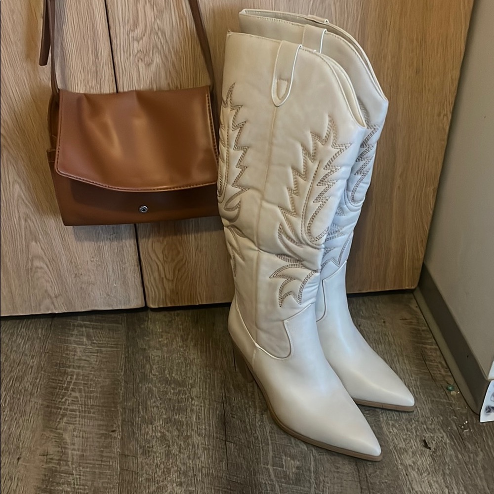 Elegant Cream Western Boots